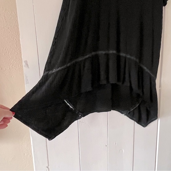 Paper Crane | Black Waffle Knit Thermal V-Neck Peplum Hi-Lo Top, Medium - Picture 3 of 6